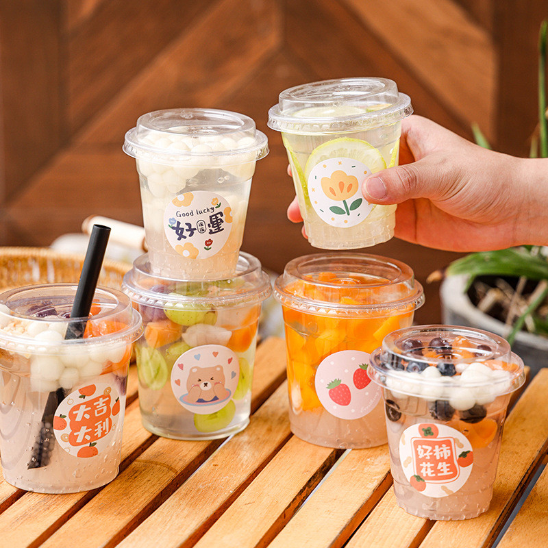 Sustainable Clear PET Plastic Cups With Lids And Straws Eco-Friendly With Beverage Consumption